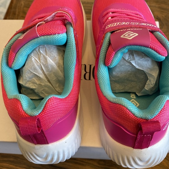 New in box girls pink sneakers - Picture 3 of 6